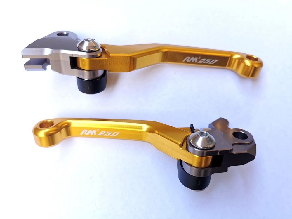 КОМПЛЕКТ ОБРЪЩАЩИ РЪЧКИ СЪЕДИНИТЕЛ И СПИРАЧКА RMZ 250 2005-2006(ЛОГО RMZ250)