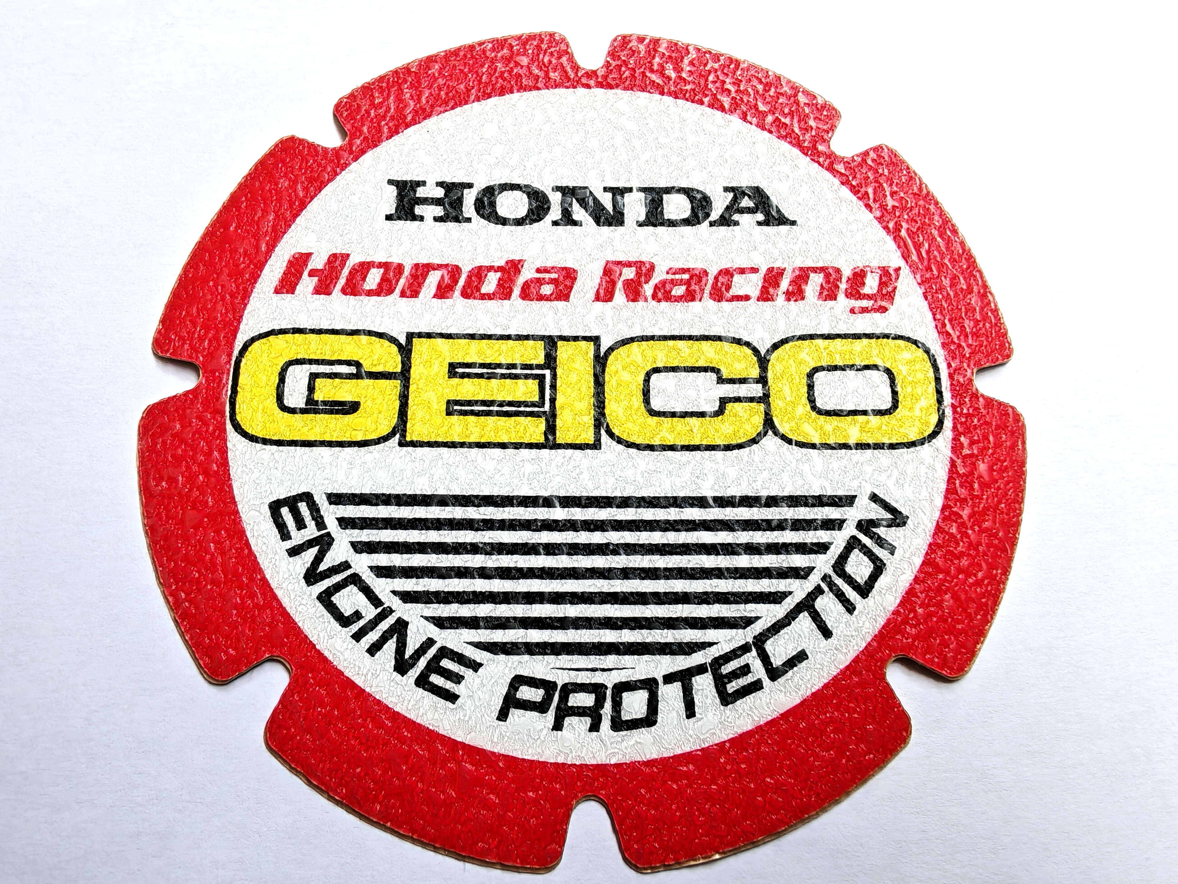 Универсален протектор за капак съединител HONDA GEICO бял-червен релеф